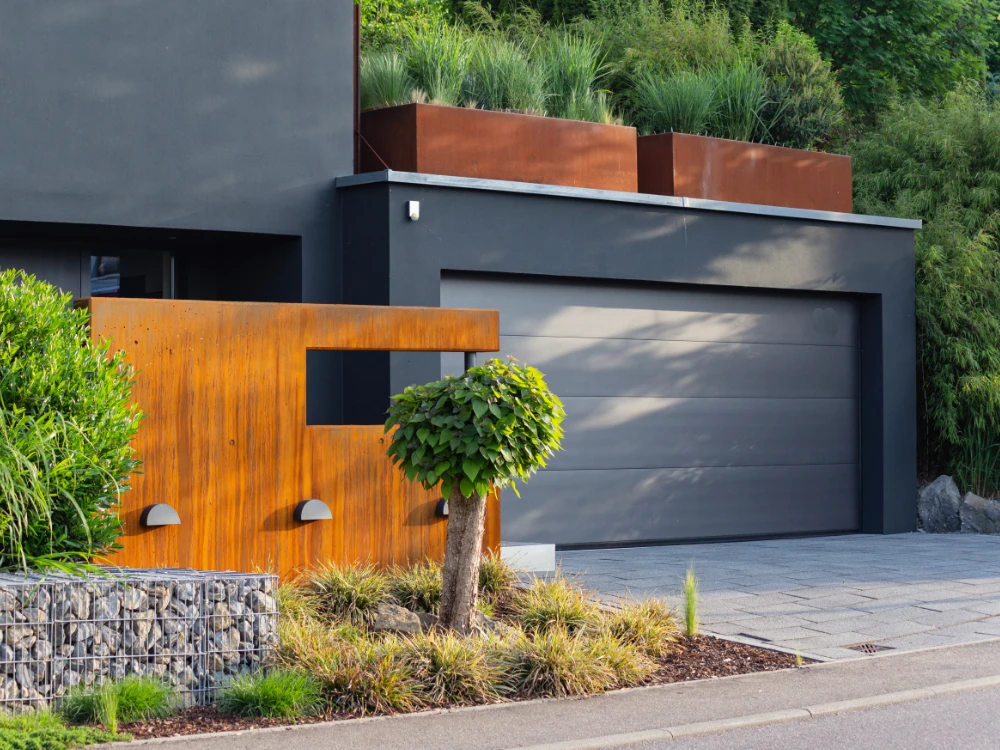 garage-nero-con-giardino