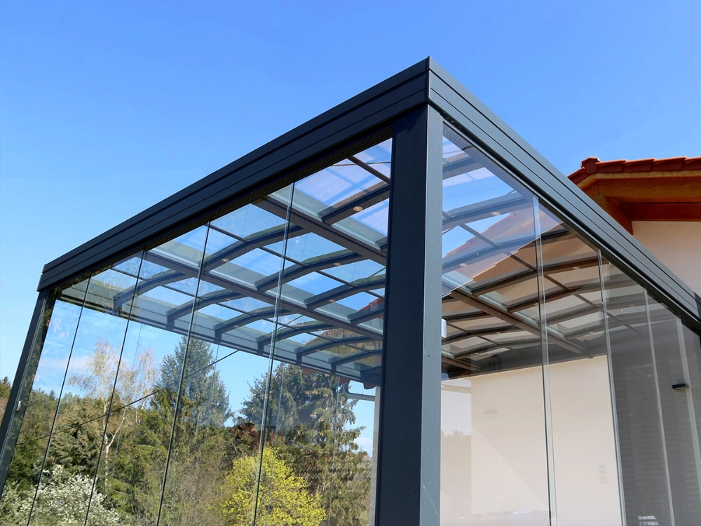 veranda-vetro-con-inserti-alluminio-nero
